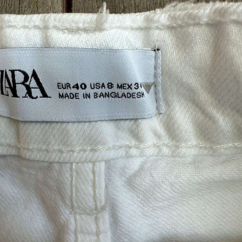 Zara White Denim High-Waisted Frayed Hem Shorts Size 8 USA / EUR 40 - Picture 4 of 4